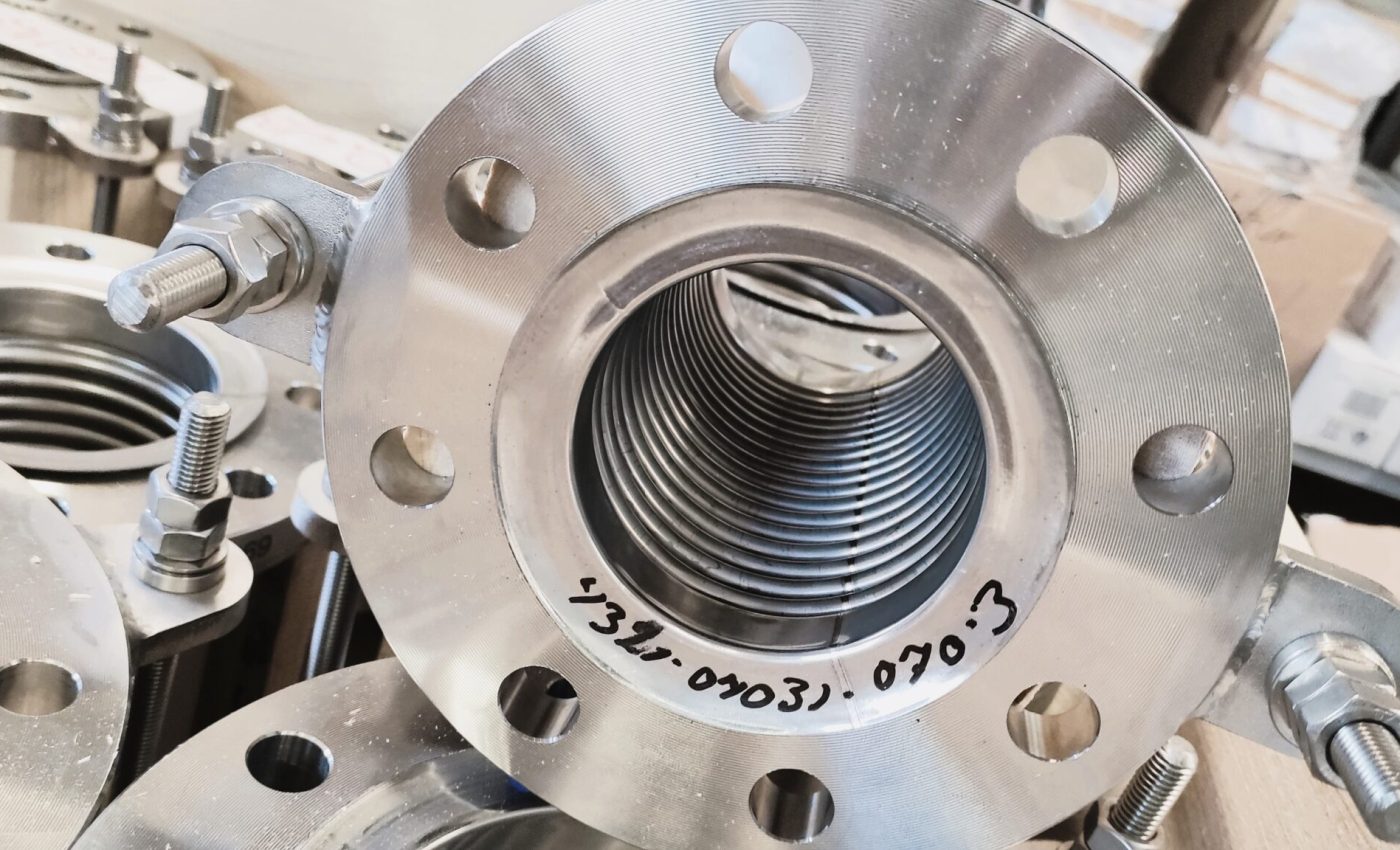 Anfragespezifikationen und -unterlagen, 
Angebotseinholung und Angebotsvergleiche,
Lieferantenauswahl und Vergabe,
Bestellungen,
Dokumentation,
Lieferverfolgung und Qualitätskontrolle